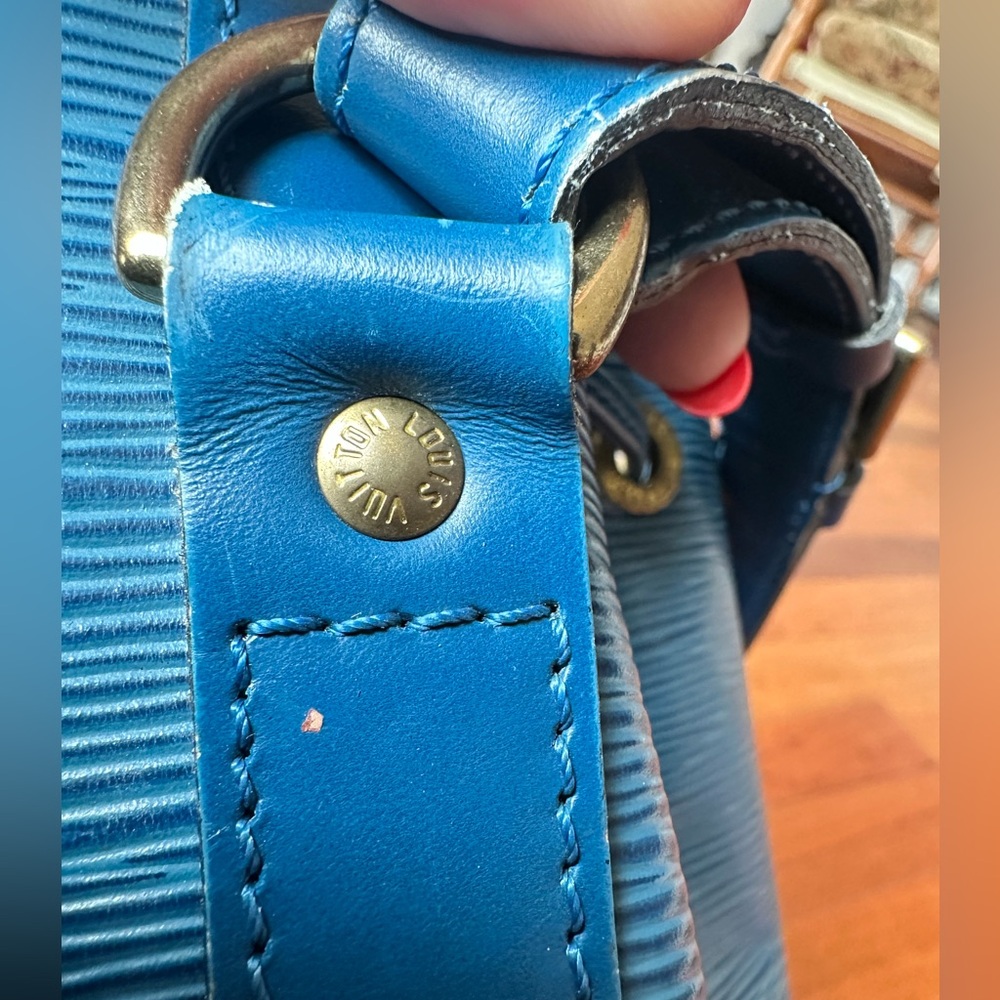 Louis Vuitton Noé Epi Leather Bucket Bag in Toledo Blue - Picture 8 of 16
